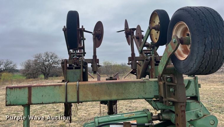 image for item EI0571 John Deere 885  row crop cultivator