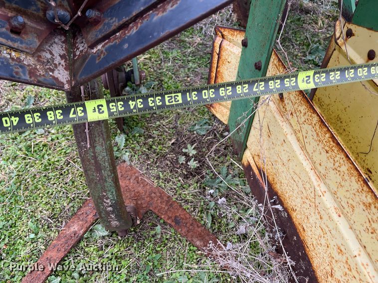 image for item EI0571 John Deere 885  row crop cultivator