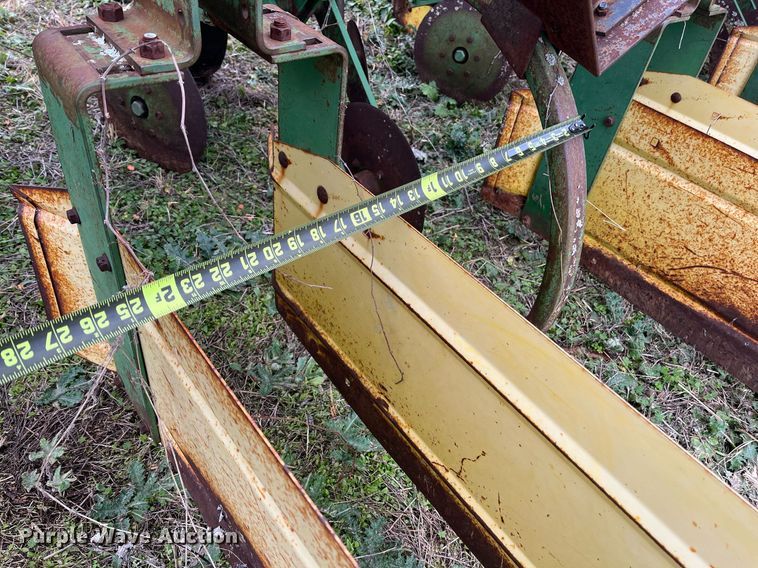 image for item EI0571 John Deere 885  row crop cultivator