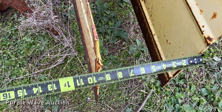 image for item EI0571 John Deere 885  row crop cultivator