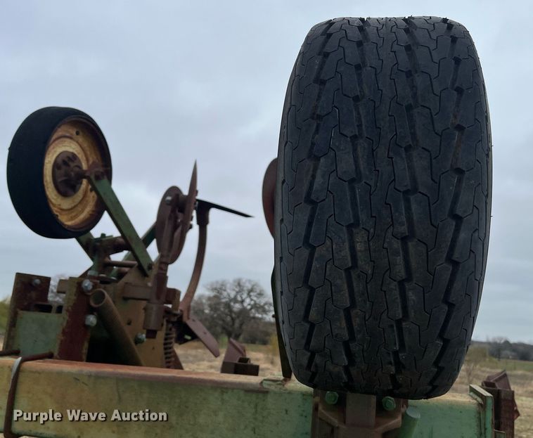 image for item EI0571 John Deere 885  row crop cultivator