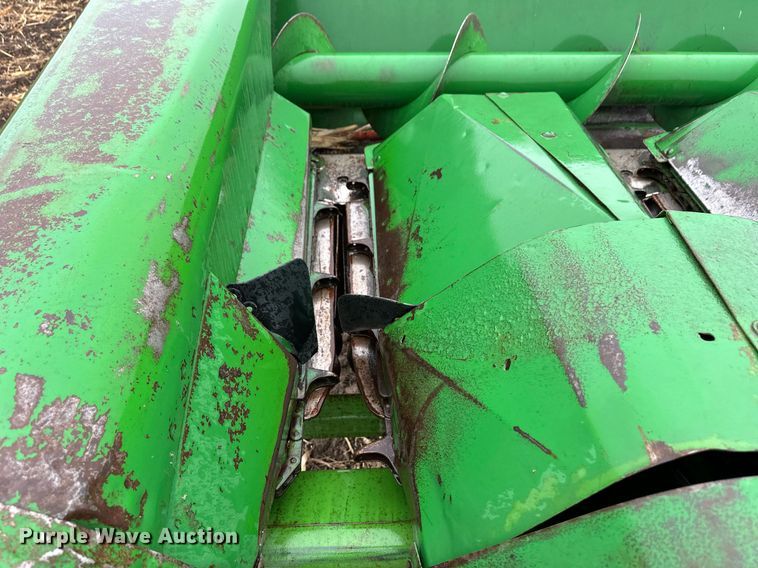 image for item EK9851 John Deere 843  corn head