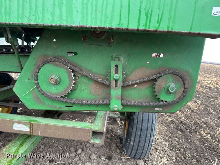 image for item EK9851 John Deere 843  corn head
