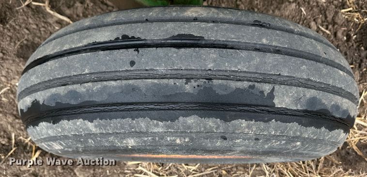 image for item EK9851 John Deere 843  corn head