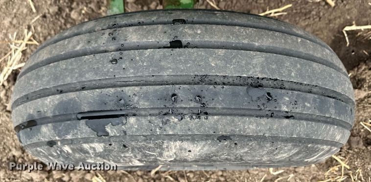 image for item EK9851 John Deere 843  corn head