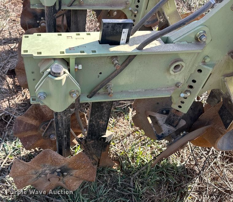 image for item EK9860 Orthman 1tRIPr strip-till