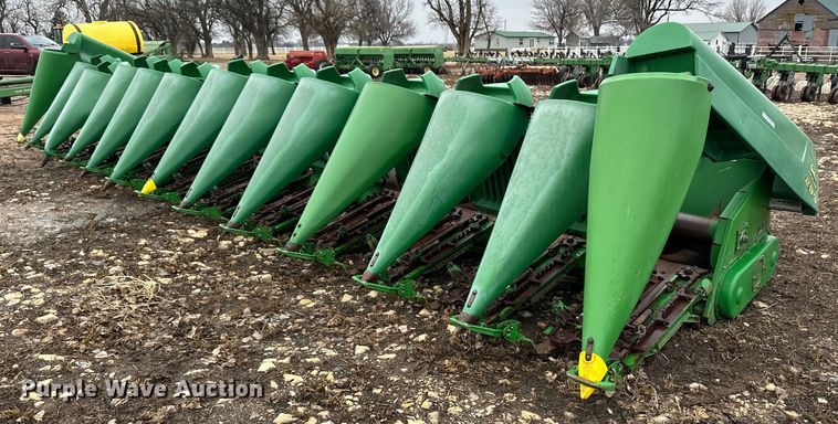 image for item EK9908 John Deere 1293  corn head