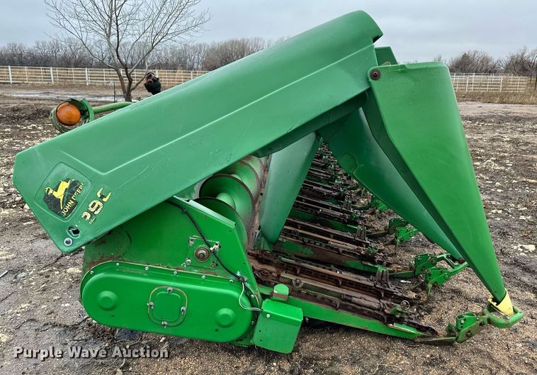 image for item EK9908 John Deere 1293  corn head