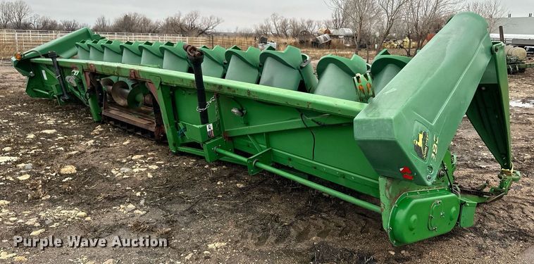 image for item EK9908 John Deere 1293  corn head