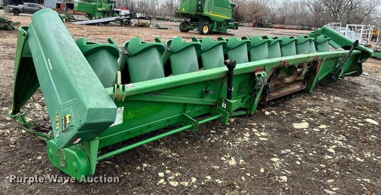 image for item EK9908 John Deere 1293  corn head