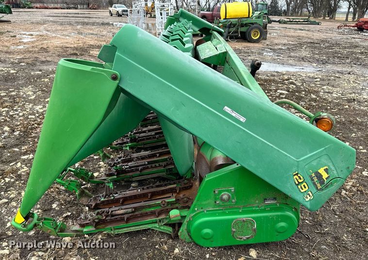 image for item EK9908 John Deere 1293  corn head