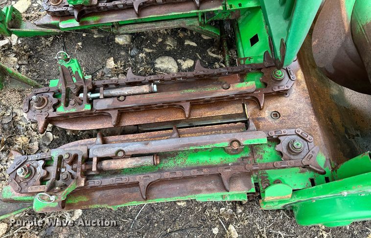 image for item EK9908 John Deere 1293  corn head