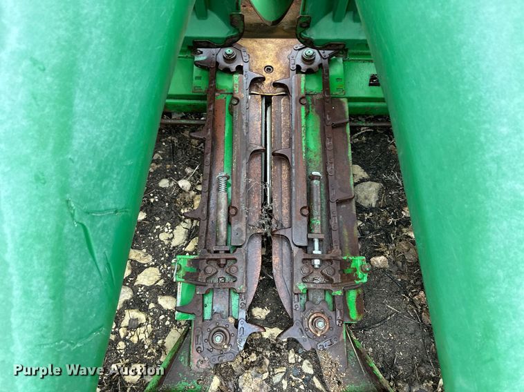 image for item EK9908 John Deere 1293  corn head