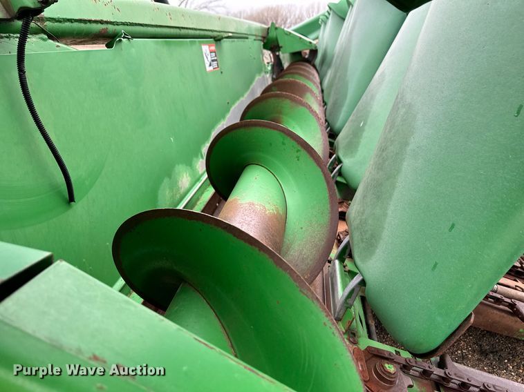 image for item EK9908 John Deere 1293  corn head