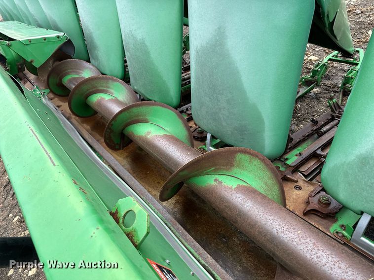 image for item EK9908 John Deere 1293  corn head