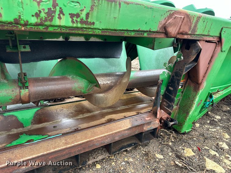 image for item EK9908 John Deere 1293  corn head