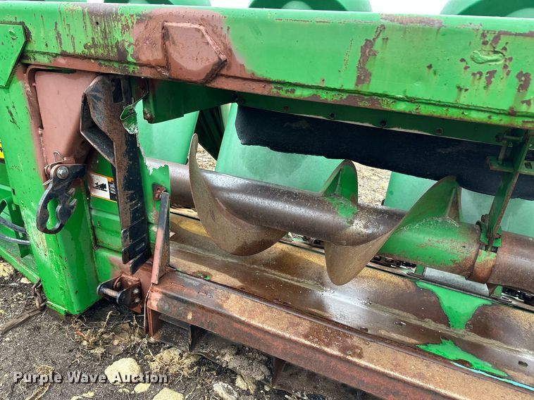 image for item EK9908 John Deere 1293  corn head