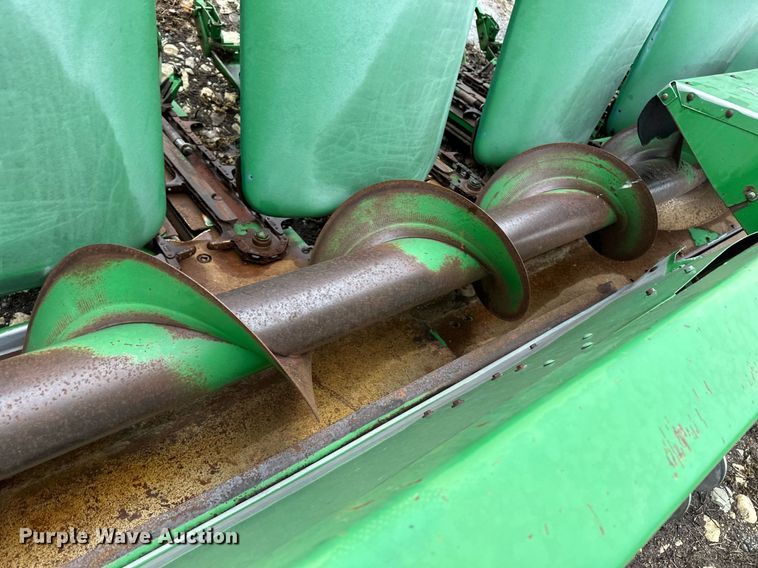 image for item EK9908 John Deere 1293  corn head