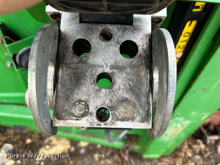 image for item EK9908 John Deere 1293  corn head