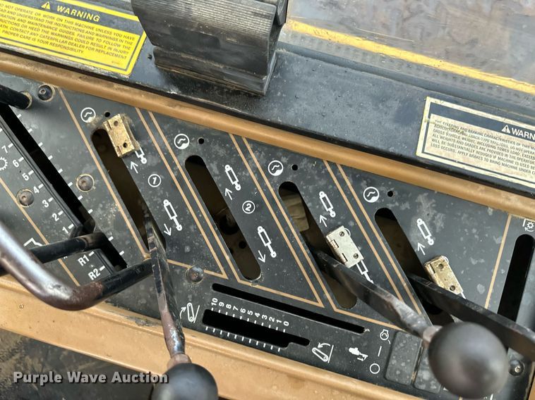 image for item EK9909 1987 Challenger 65 track tractor