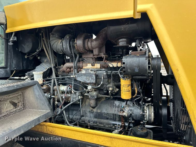 image for item EK9909 1987 Challenger 65 track tractor