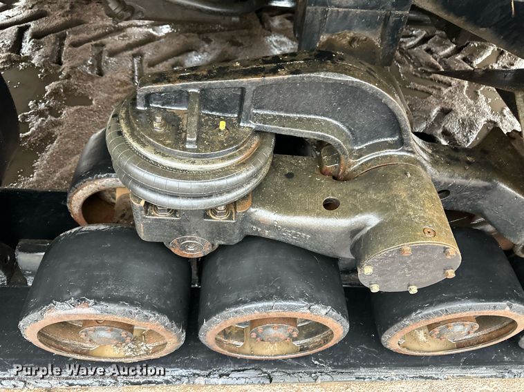 image for item EK9909 1987 Challenger 65 track tractor