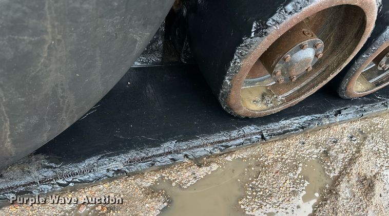 image for item EK9909 1987 Challenger 65 track tractor