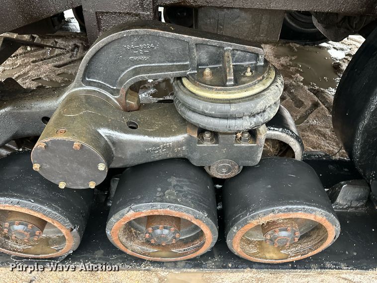 image for item EK9909 1987 Challenger 65 track tractor