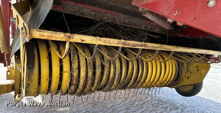 image for item EK9917 1994 New Holland New Holland  round baler