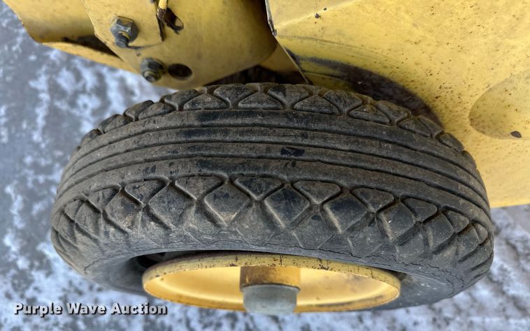 image for item EK9917 1994 New Holland New Holland  round baler