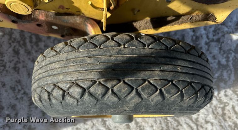 image for item EK9917 1994 New Holland New Holland  round baler