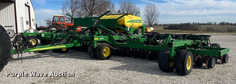 image for item LD9864 2006 John Deere 1990 CCS  air seeder