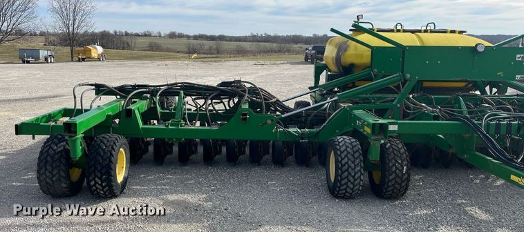 image for item LD9864 2006 John Deere 1990 CCS  air seeder