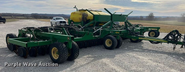 image for item LD9864 2006 John Deere 1990 CCS  air seeder
