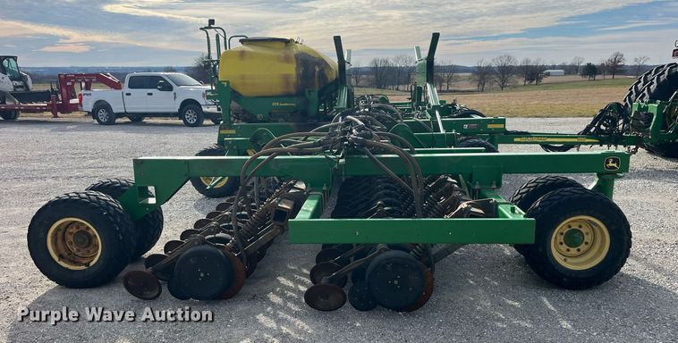 image for item LD9864 2006 John Deere 1990 CCS  air seeder