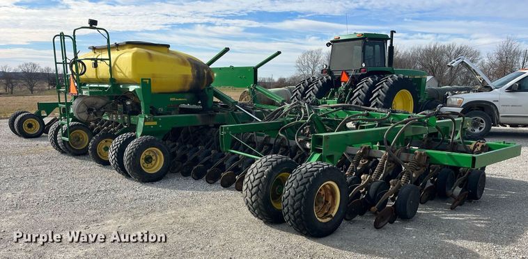 image for item LD9864 2006 John Deere 1990 CCS  air seeder