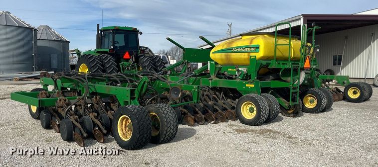 image for item LD9864 2006 John Deere 1990 CCS  air seeder