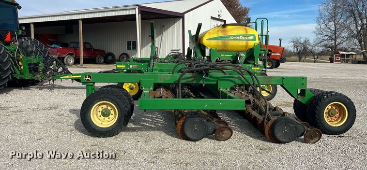 image for item LD9864 2006 John Deere 1990 CCS  air seeder