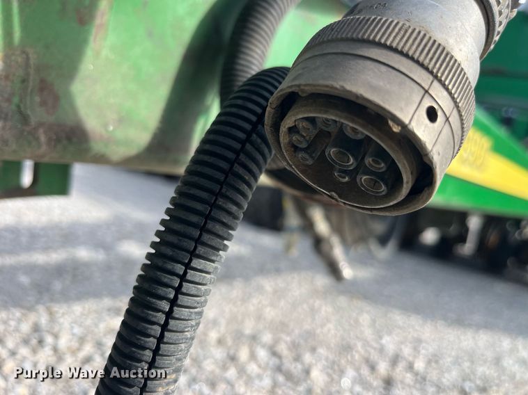 image for item LD9864 2006 John Deere 1990 CCS  air seeder