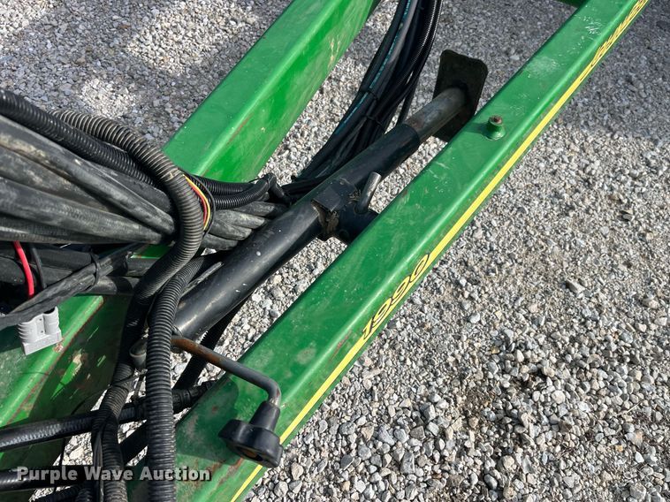 image for item LD9864 2006 John Deere 1990 CCS  air seeder