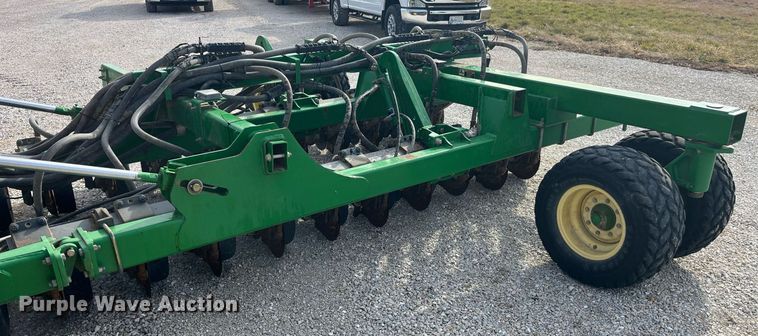 image for item LD9864 2006 John Deere 1990 CCS  air seeder