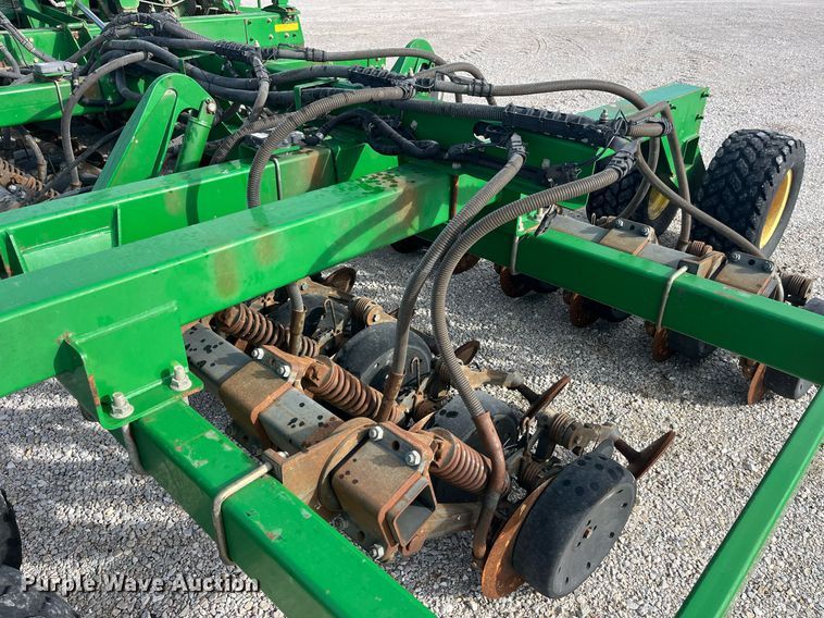 image for item LD9864 2006 John Deere 1990 CCS  air seeder