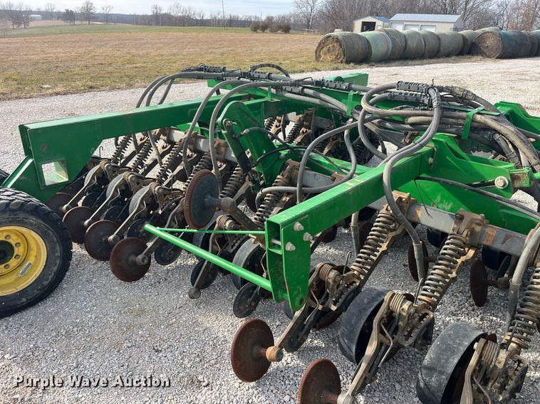 image for item LD9864 2006 John Deere 1990 CCS  air seeder