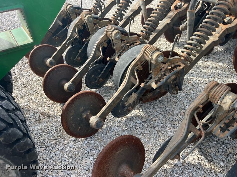 image for item LD9864 2006 John Deere 1990 CCS  air seeder