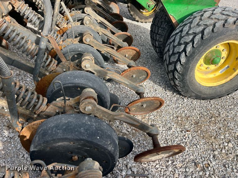 image for item LD9864 2006 John Deere 1990 CCS  air seeder