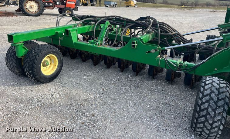 image for item LD9864 2006 John Deere 1990 CCS  air seeder