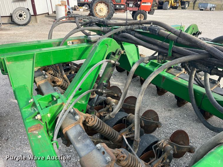 image for item LD9864 2006 John Deere 1990 CCS  air seeder
