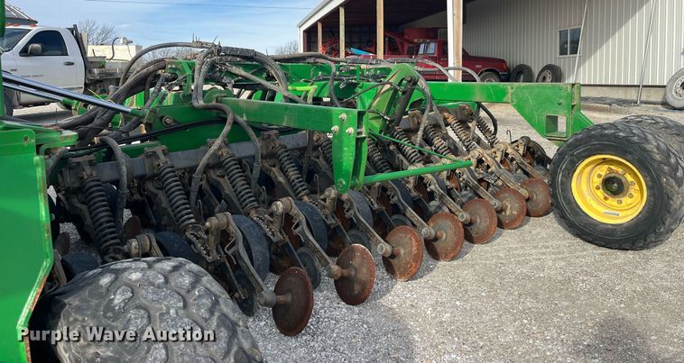 image for item LD9864 2006 John Deere 1990 CCS  air seeder