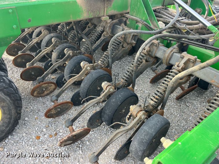 image for item LD9864 2006 John Deere 1990 CCS  air seeder