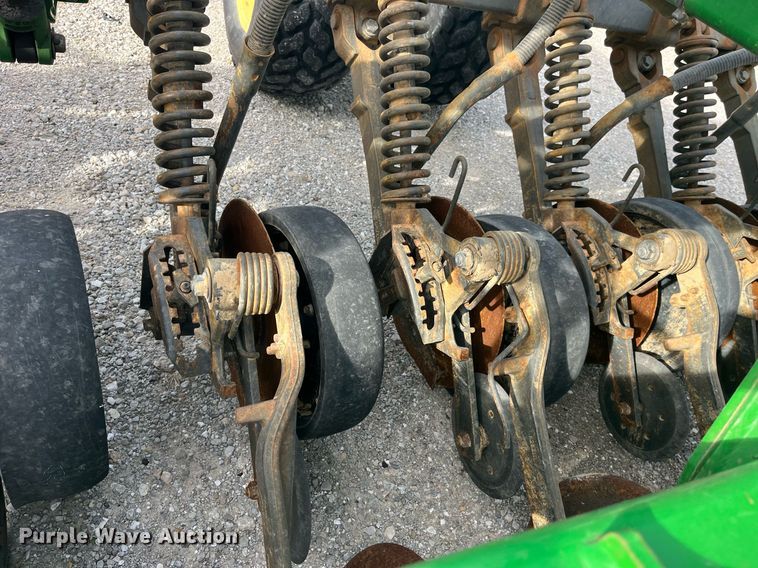 image for item LD9864 2006 John Deere 1990 CCS  air seeder